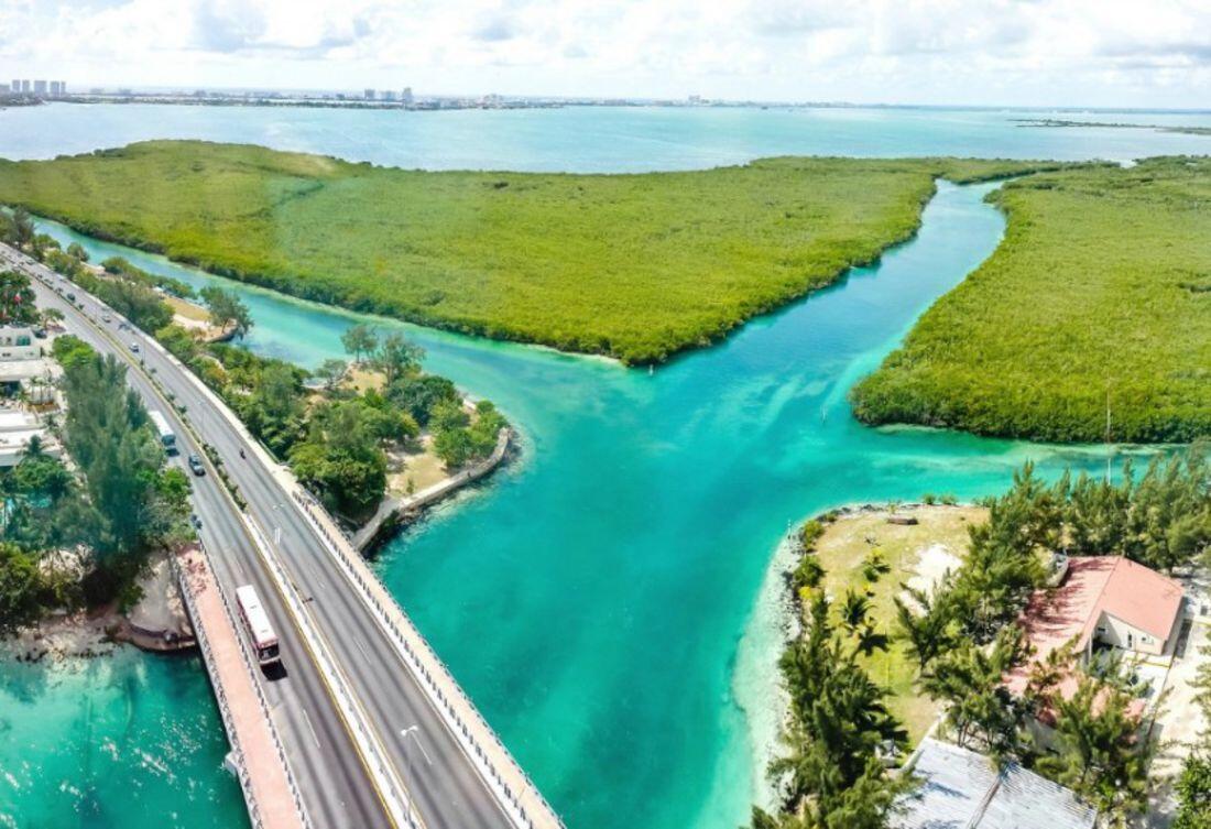 AMLO anuncia inversión de 10 mil mdp para el bulevar Colosio y el puente Nichupté de Cancún
