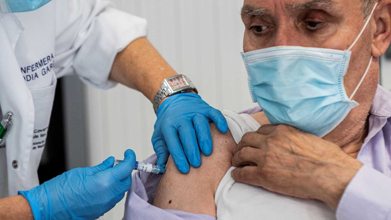 Maestros y personal médico recibirán vacuna de refuerzo contra Covid-19