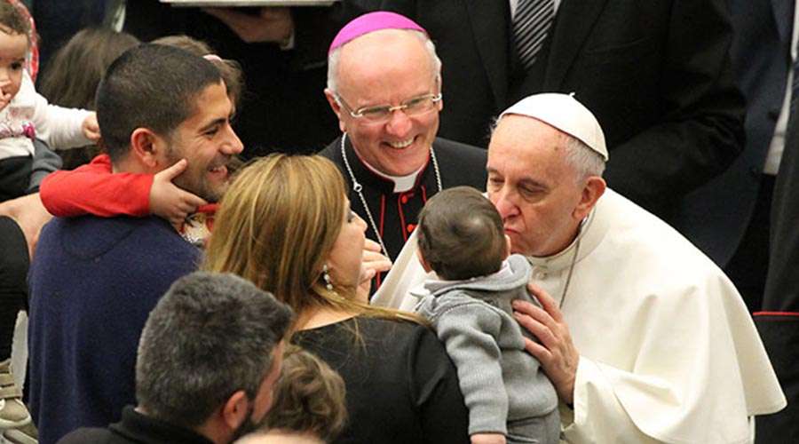Papa Francisco pide a matrimonios separados evitar el dolor a los hijos