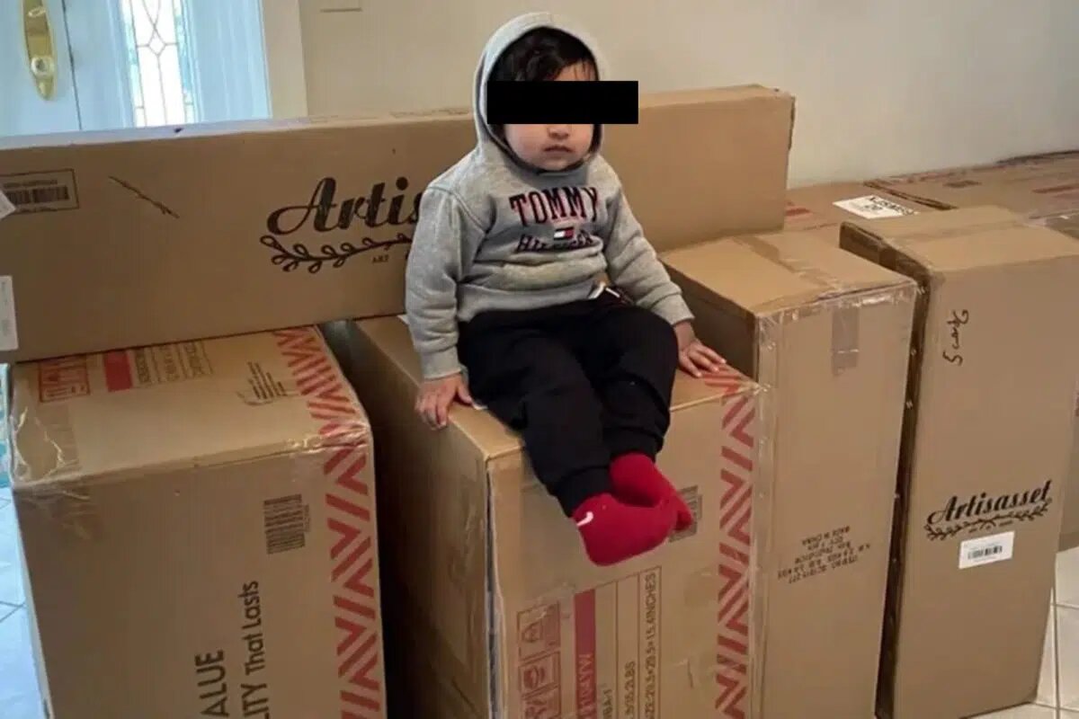 Bebé agarra celular de su mamá y compra dos mil dólares en muebles 