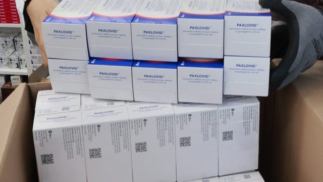 México negocia compra de pastillas para Covid-19 de Pfizer y Merck