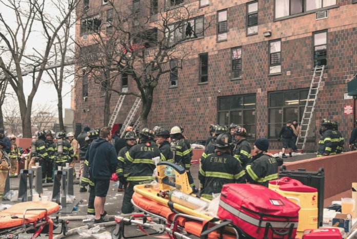 Mueren nueve niños durante incendio en un edificio de Nueva York