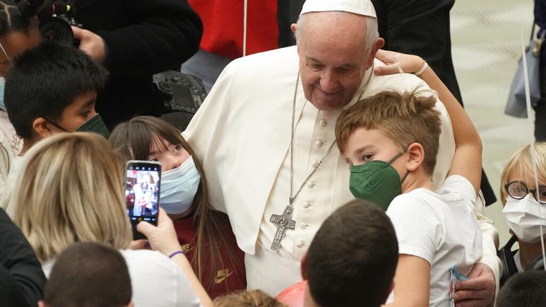 Promete el Papa Francisco hacer justicia a las víctimas de abusos sexuales