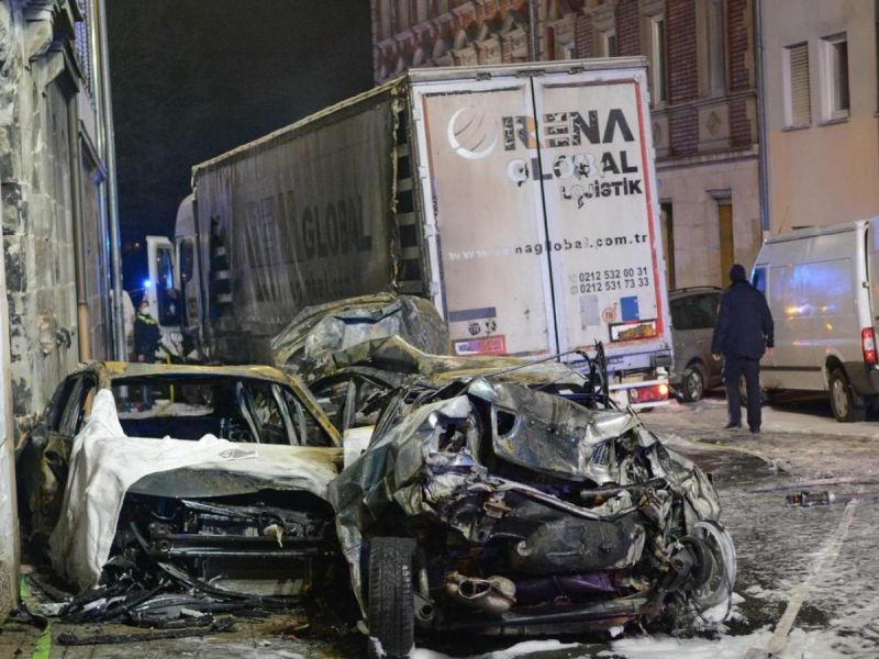 Camionero ebrio choca contra 30 vehículos en Alemania