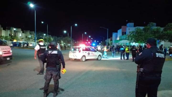 Fallece una niña 2 años al volcar su carro en Playa del Carmen 