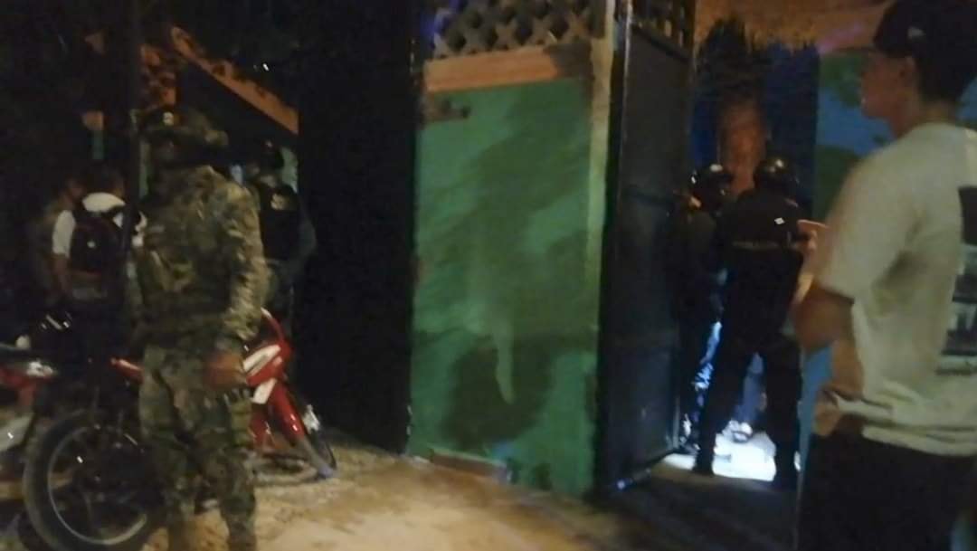 Policía detiene fiesta clandestina con menores de edad en Cozumel 
