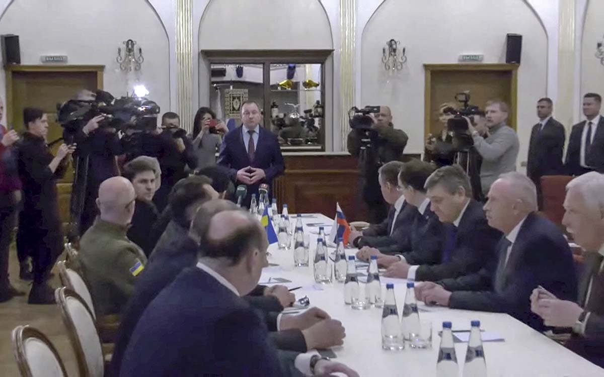 Realizan negociaciones entre Rusia y Ucrania en Bielorrusia