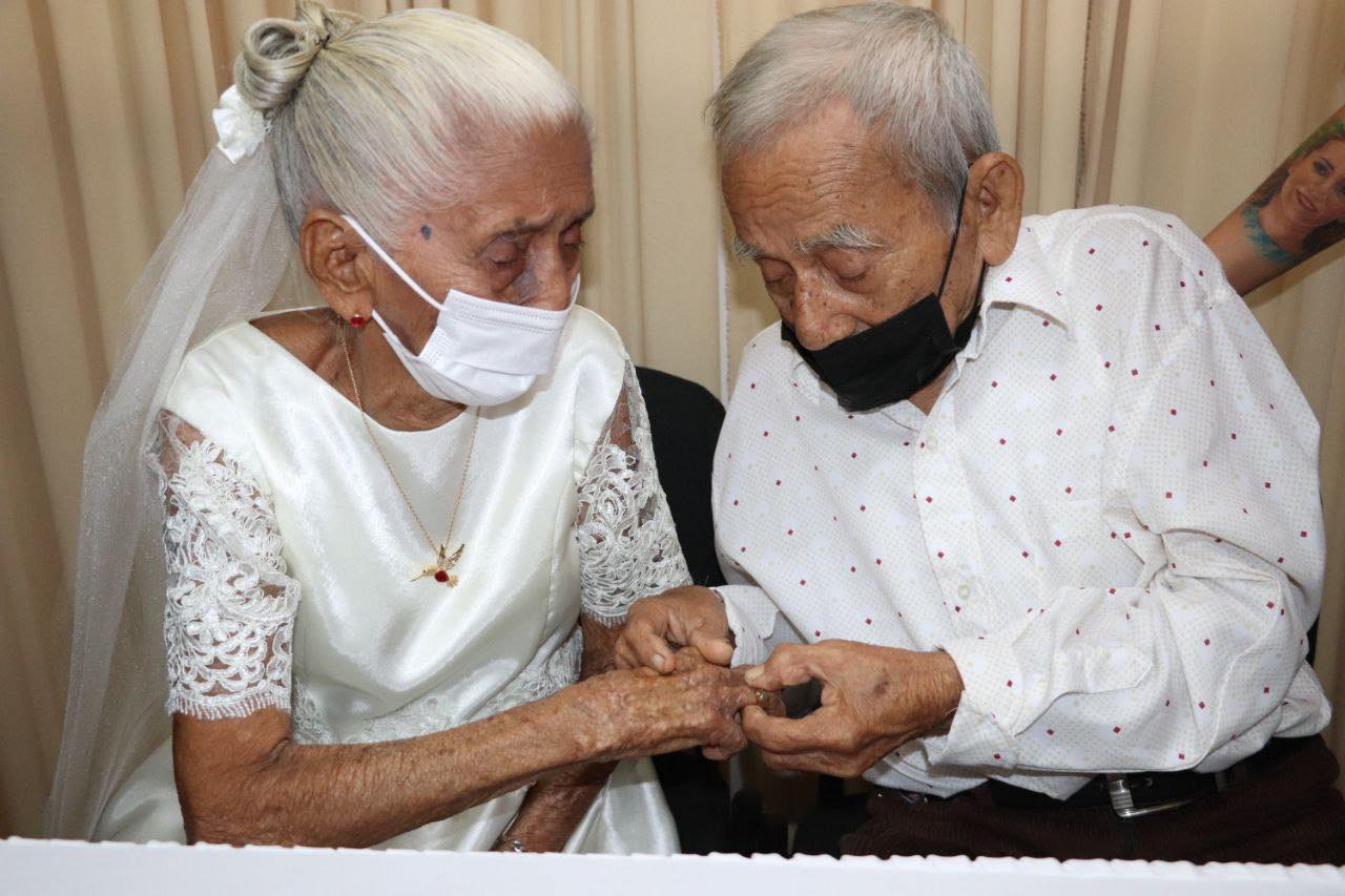 ¡Qué viva el amor! Abuelitos se casan a sus más de 90 años en Bacalar