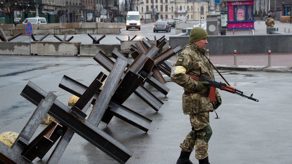Rusia exige la rendición para detener ataques en Ucrania