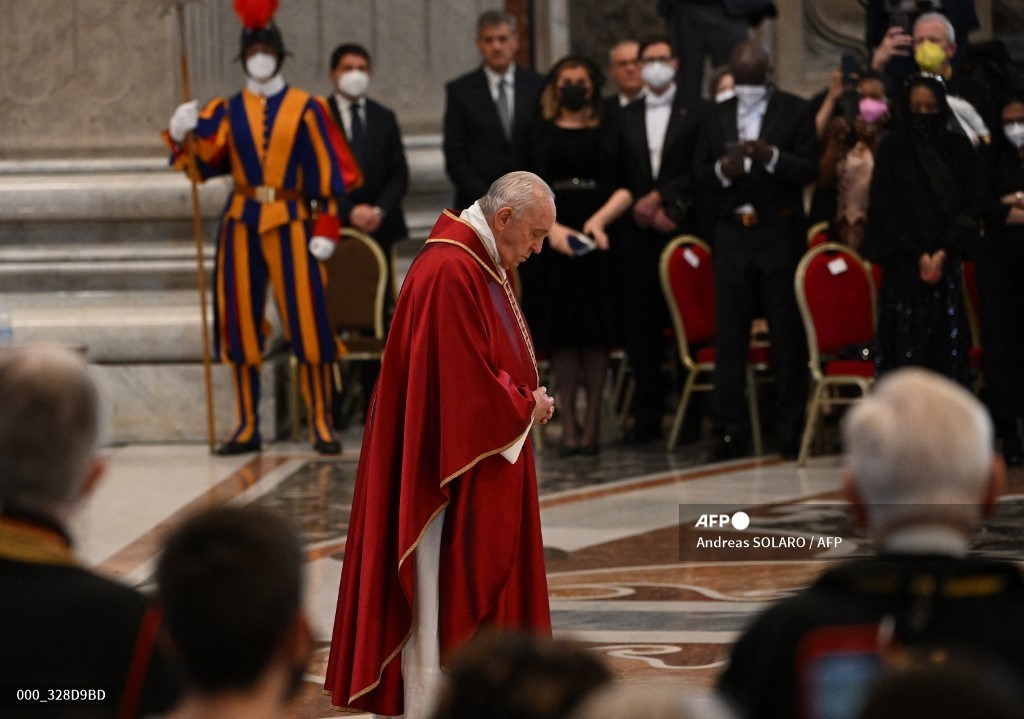 El Papa Francisco preside la Pasión de Cristo en el Vaticano