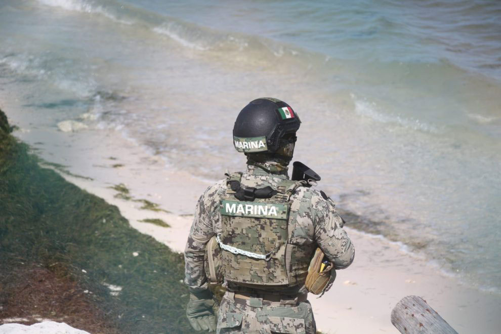 Encuentran una granada abandonada en playa de Puerto Juárez