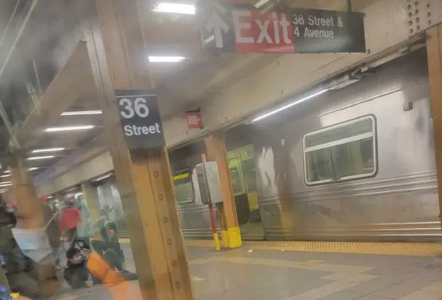 Se registra tiroteo en el metro de Nueva York; hay 13 heridos