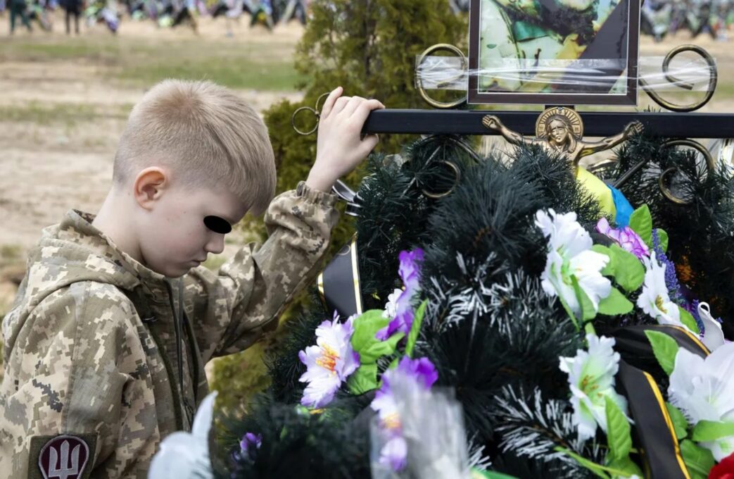 Ucrania celebra el Día de Muertos a sus héroes de guerra