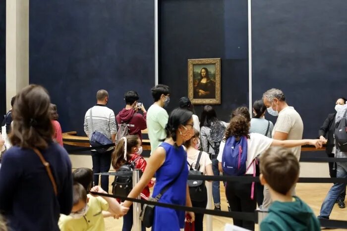 VIDEO: Sujeto arroja pastel sobre "La Mona Lisa", de Da Vinci
