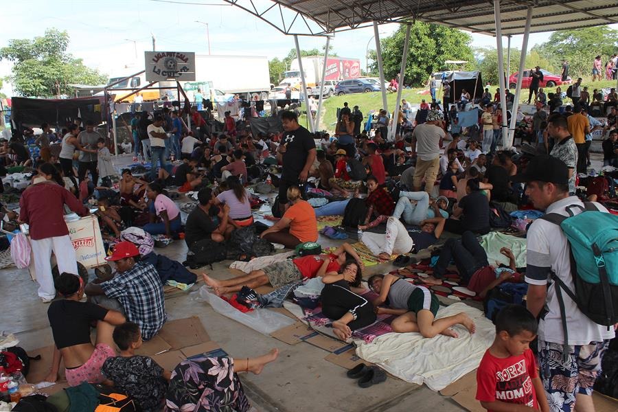 Caravana migrante retoma marcha en costa de Chiapas