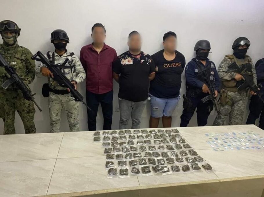 Detienen a ocho hombres y una mujer con drogas en Tulum