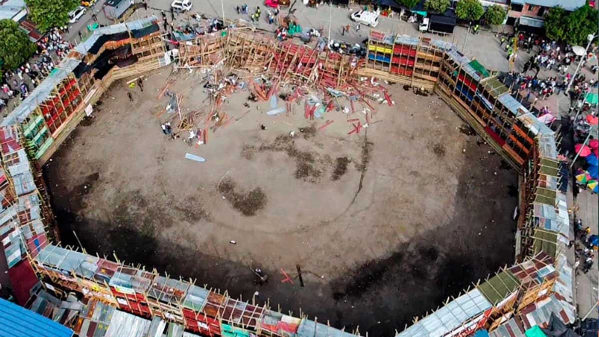 VIDEO: Se derrumba una plaza de toros en Colombia