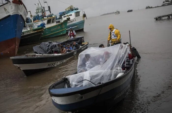 "Bonnie" se convierte en huracán categoría 1 al sur de México