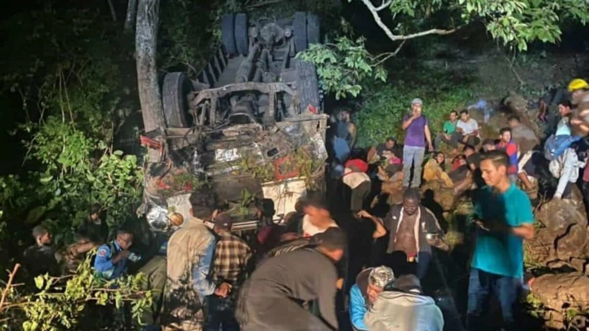 Caída de autobús a barranco deja 16 muertos en Nicaragua