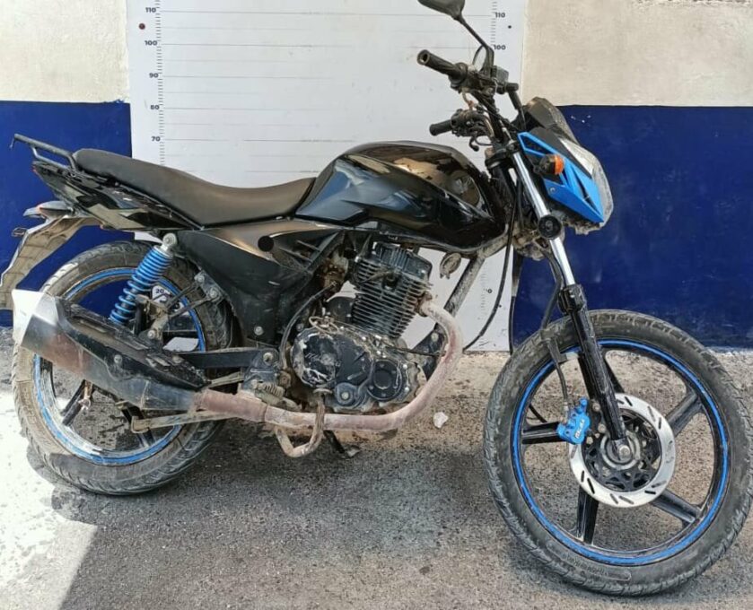 Dos personas son detenidas con motocicleta robada en la Sm. 259 de Cancún