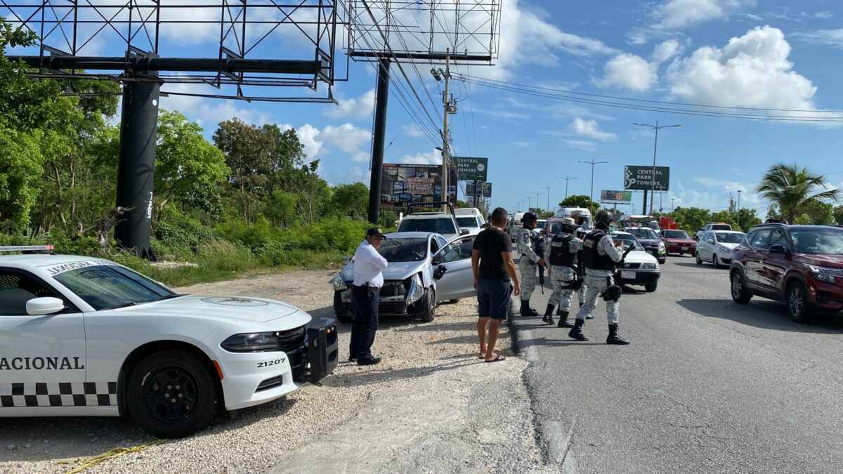Elementos de la Guardia Nacional sufren accidente en el boulevard Luis Donaldo Colosio en Cancún