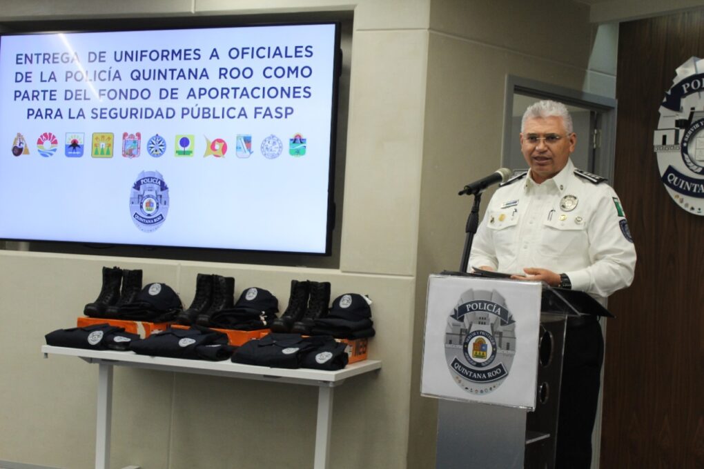 Entregan uniformes a policías de los 11 municipios de Quintana Roo