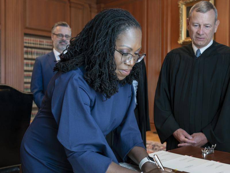 Ketanji Brown se convierte en la primera Jueza afroamericana en la Suprema Corte de EU