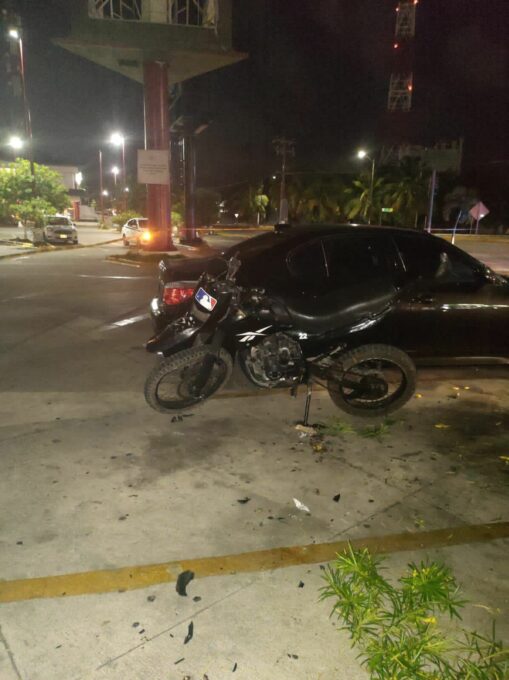 Motociclista pierde la vida al chocar frente a la plaza Hong Kong de Cancún