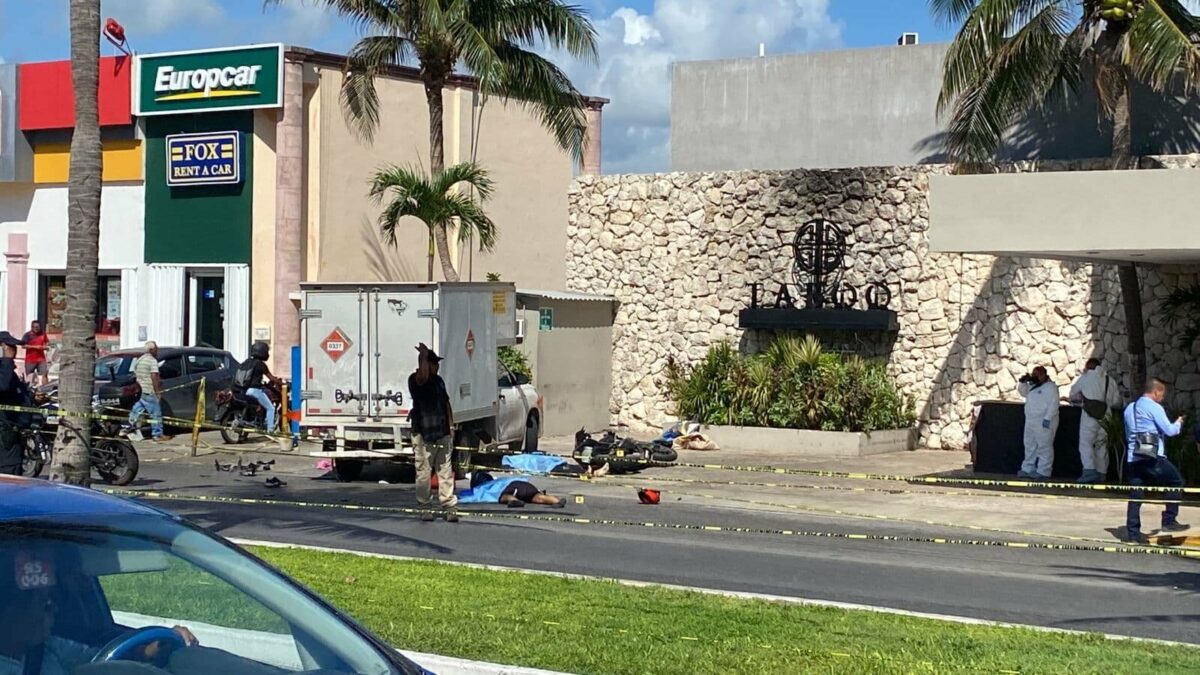 Muere pareja de motociclistas tras chocar en la Zona Hotelera de Cancún