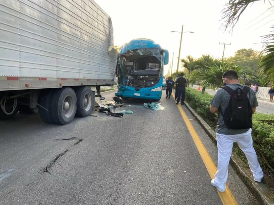 Se registra fuerte accidente en la carretera Kantunil-Puerto Juárez