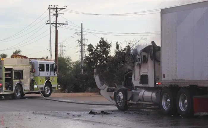 17 personas son detenidas por bloqueos y quema de vehículos en Baja California