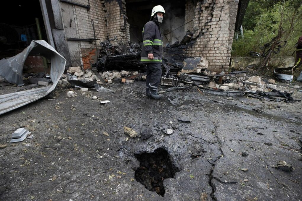 Ataque ruso contra parada de autobús en Donetsk causa 8 muertos