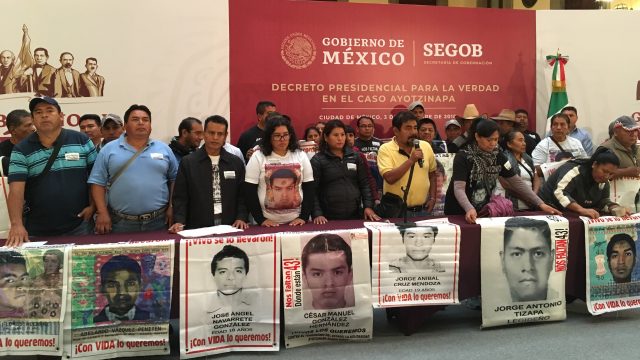 Crímenes de Ayotzinapa no prescriben, el caso sigue abierto: AMLO