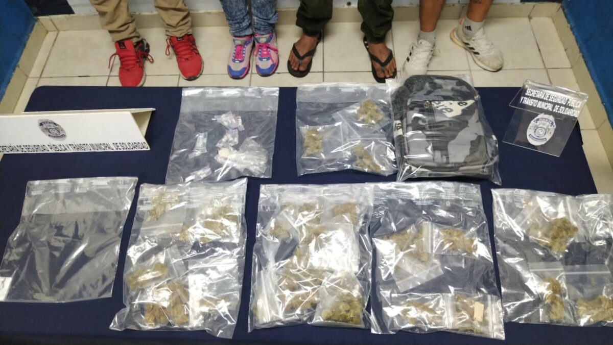 Detienen a narcomenudistas en Playa del Carmen con 60 dosis de droga