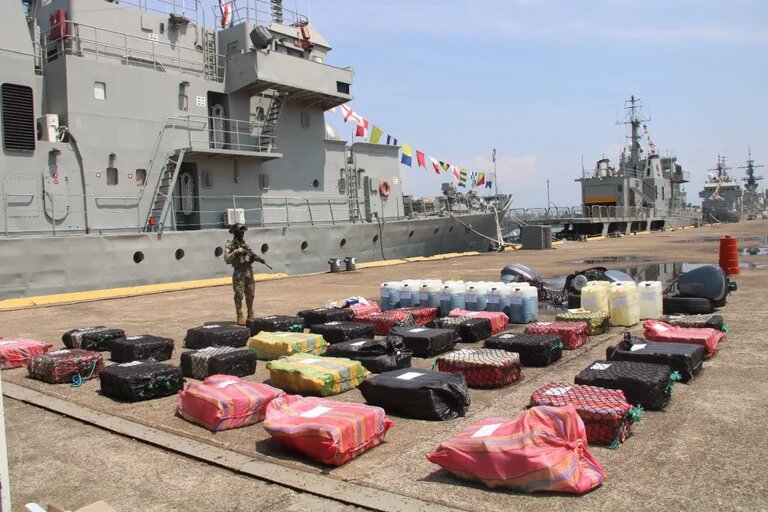 Ejército y Fuerza Aérea aseguraron aeronave con 460 kilos de cocaína