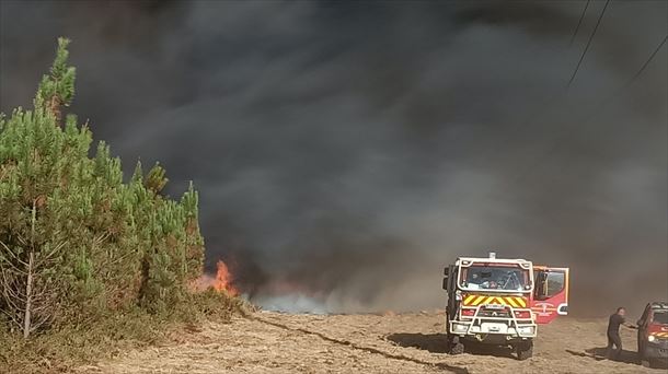Incendio forestal en Francia provoca la evacuación de ocho mil personas