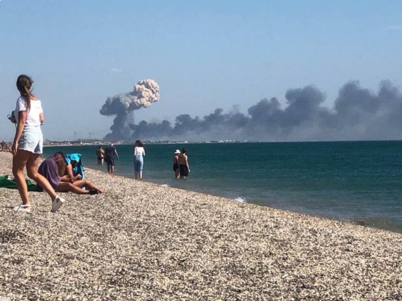 Reportan serie de explosiones en base militar de Rusia en Crimea