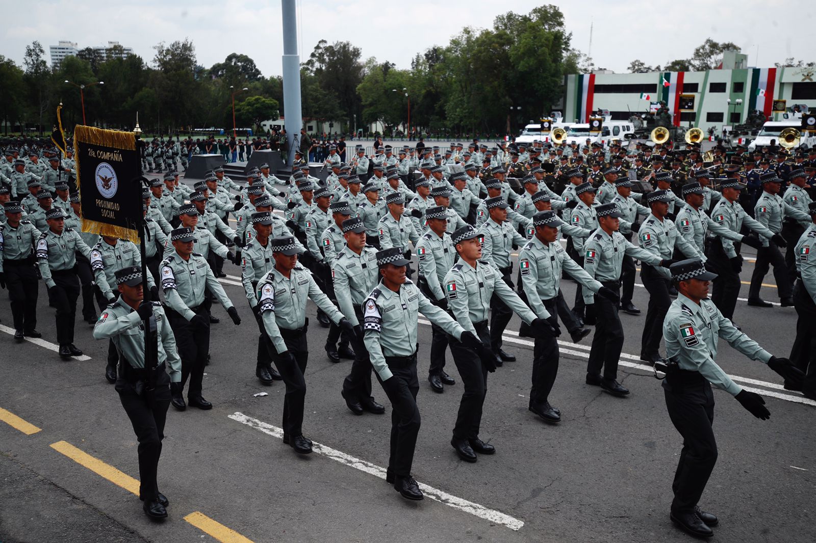 AMLO encabeza el desfile cívico militar por el 212 aniversario de la Independencia de México