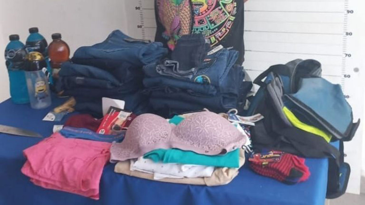 Sujeto es detenido por robar ropa en una tienda de Cancún