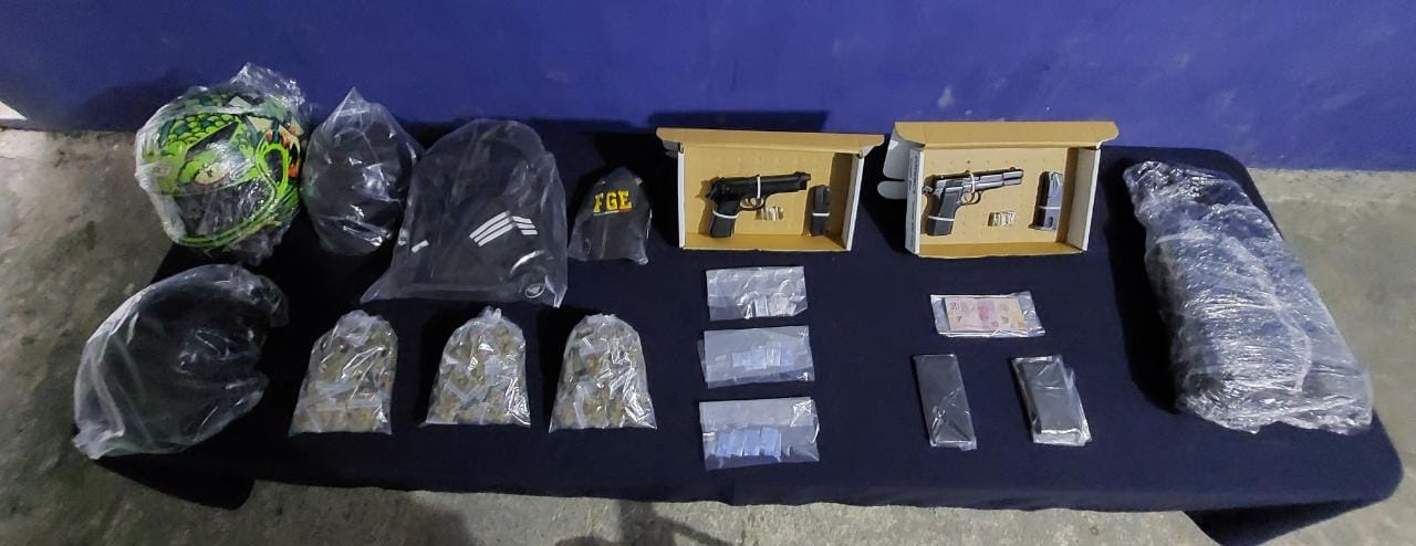 Detienen a pareja con armas de fuego y delitos contra la salud, en Cancún