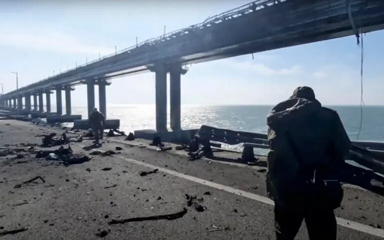 Rusia detiene a 8 personas por explosión en puente de Crimea