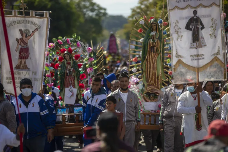 Calculan 777 mil 977 peregrinos en la Basílica de Guadalupe para festejar a la Virgen 
