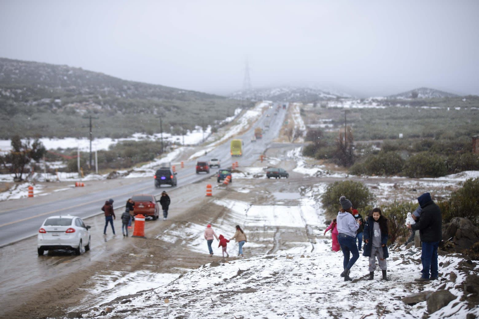 Se registra la primera nevada de la temporada invernal en Tecate, BC