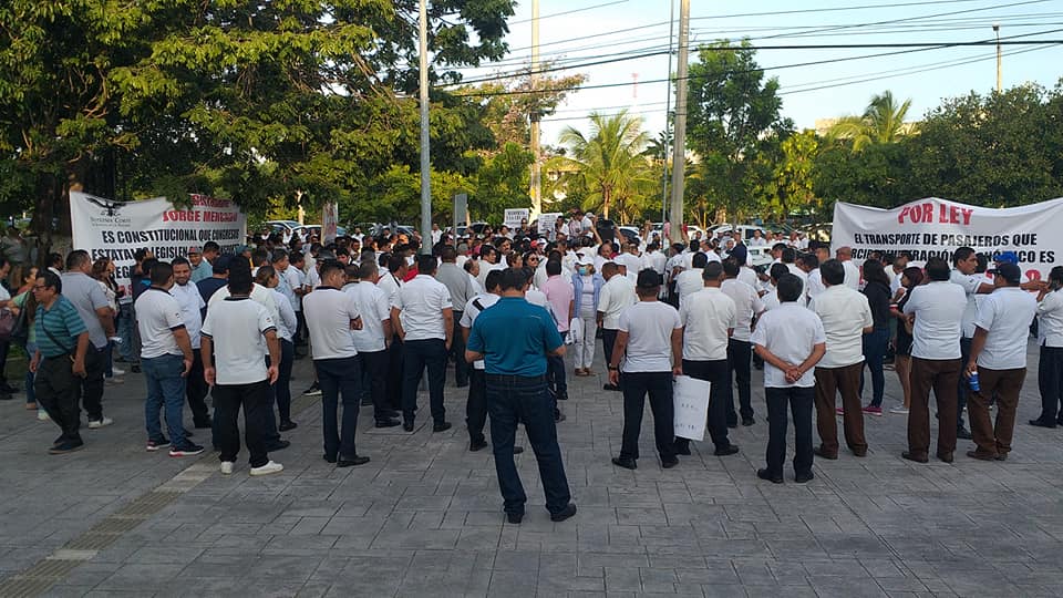 Taxistas de Quintana Roo pretenden bloquear carretera principales como protesta contra Uber