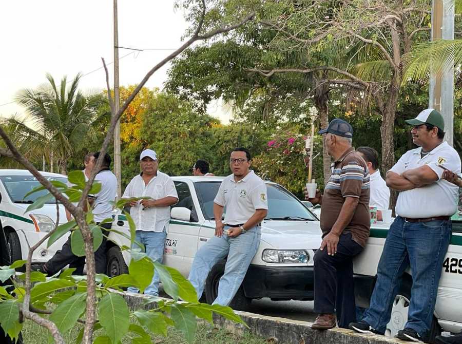 Taxistas de Quintana Roo vuelven a tomar las calles para impedir que entre Uber