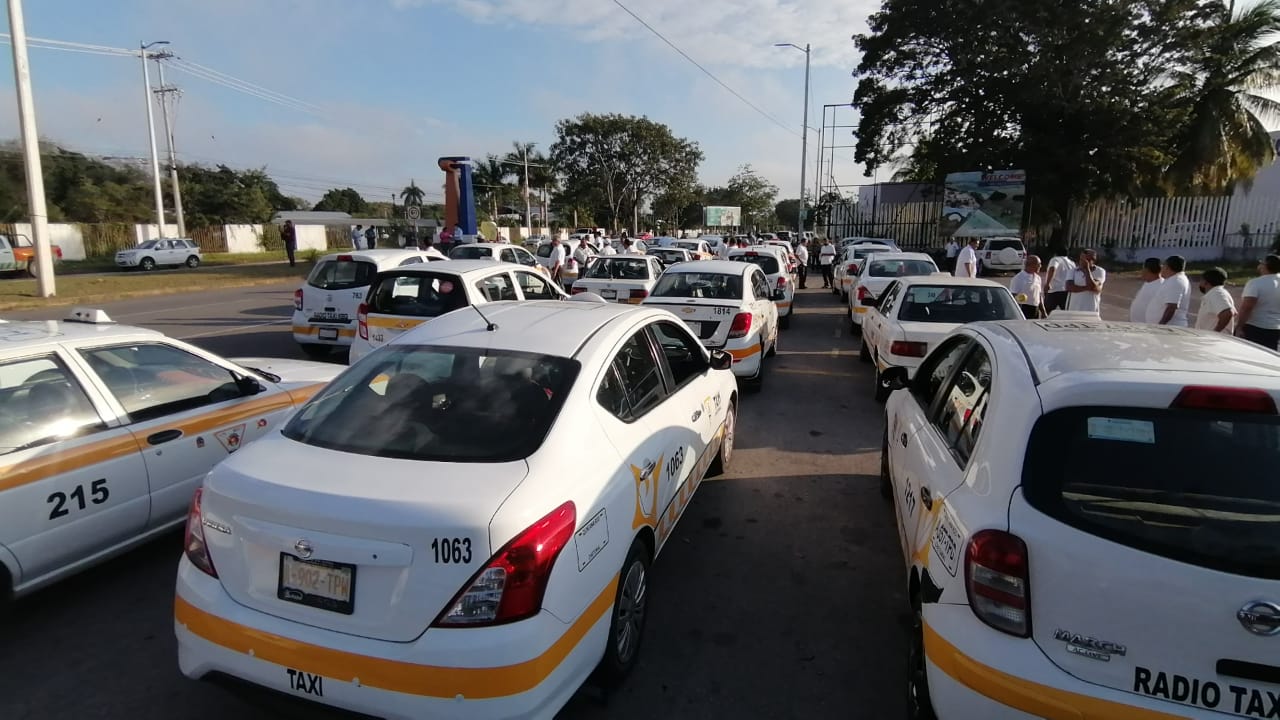 Taxistas de Quintana Roo vuelven a tomar las calles para impedir que entre Uber