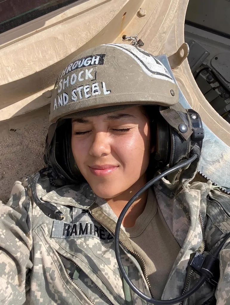 Mujer de origen mexicano hace historia en el Ejército de Estados Unidos