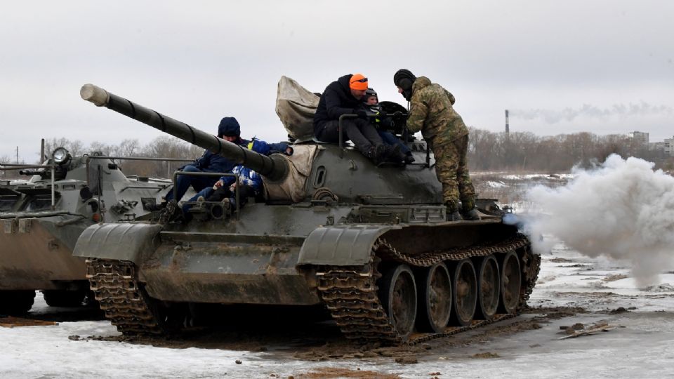 Francia mandará poderosos tanques a Ucrania para resistirse a la invasión rusa