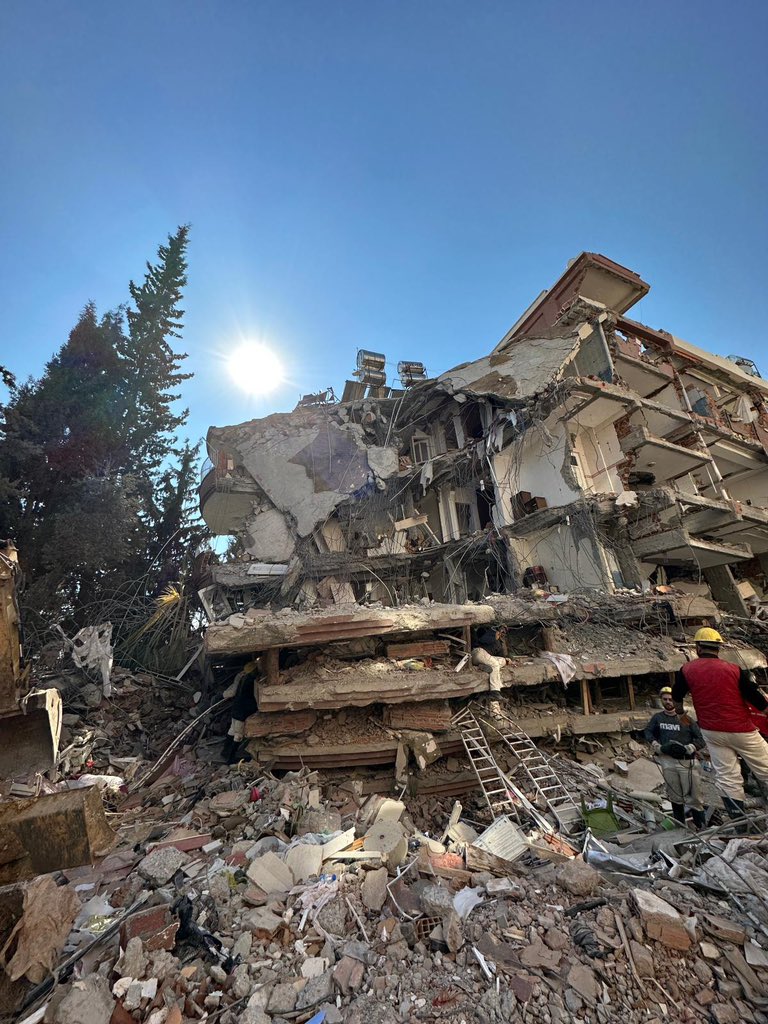Suben a 35 mil los muertos por terremotos en Turquía y Siria
