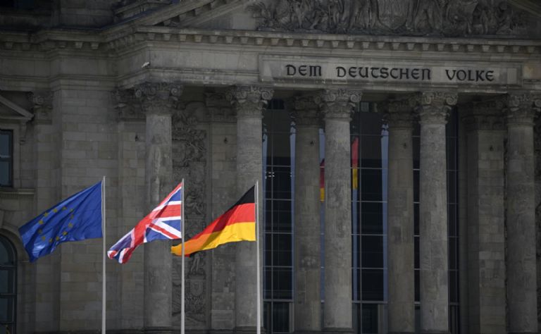 Carlos III aplaude en Berlín el apoyo de Alemania a Ucrania